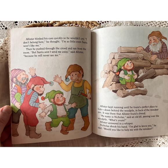 The Littlest Christmas Elf: 1987 Vintage Little Golden Book - Picture 5 of 6